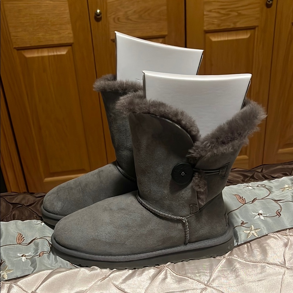 Women's UGG Bailey Button Grey Shearling Boots